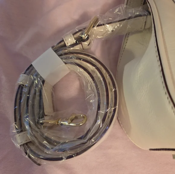ISSAC MIZRAHI Creme Colored Small Crossbody. - Picture 7 of 7